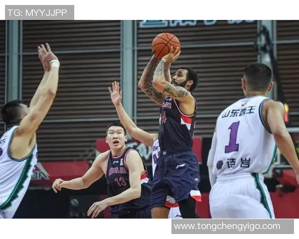 深圳篮球队实力引发热议球迷对球队表现的看法与争议分析 深圳篮球队实力引发热议球迷对球队表现的看法与争议分析